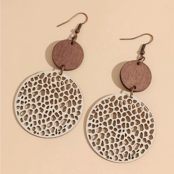 🆕 Wooden Drop Earrings - Picture 3 of 4